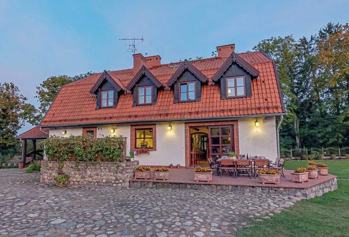 Dom wakacyjny dla 24 osób, z Jacuzzi i Taras oraz Ogród i Sauna w Grunwald