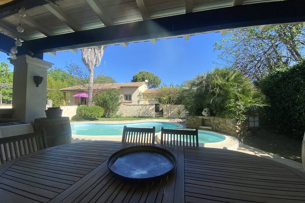 Maison Indépendante Avec Piscine, 3 Chambres, au Cœur du Gardonuzespont du Gard in Collias, Region de Nimes