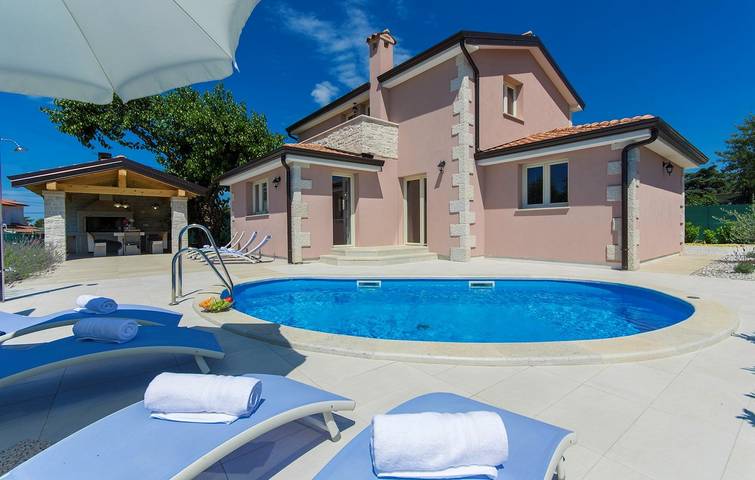 Ferienhaus für 8 Personen, mit Balkon/Terrasse und Garten sowie Pool in Kosinozici
