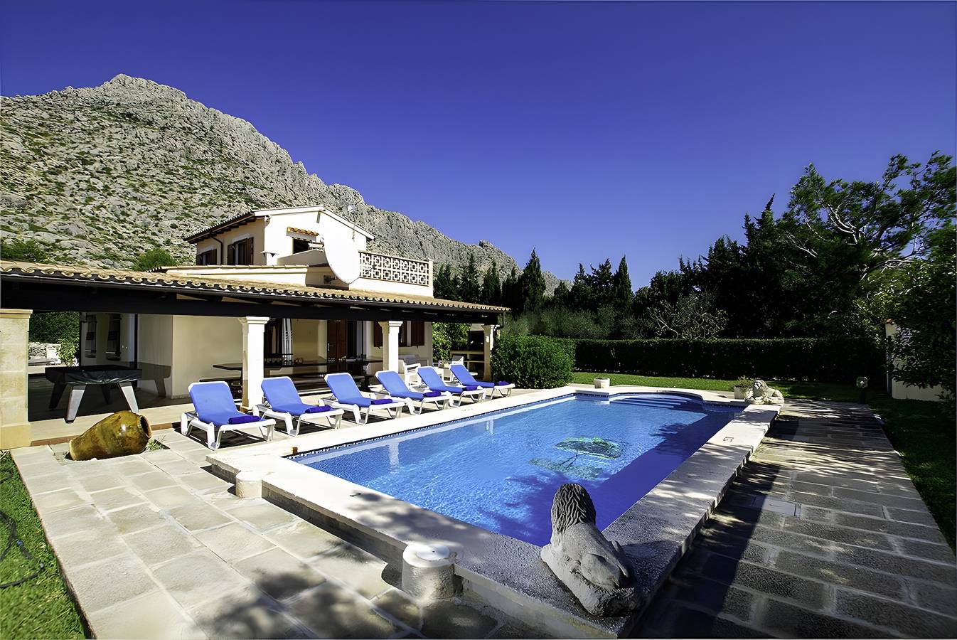 Schöne Finca Barraca in der Nähe des Meeres mit Blick auf die Berge in Port de Pollença, Pollença