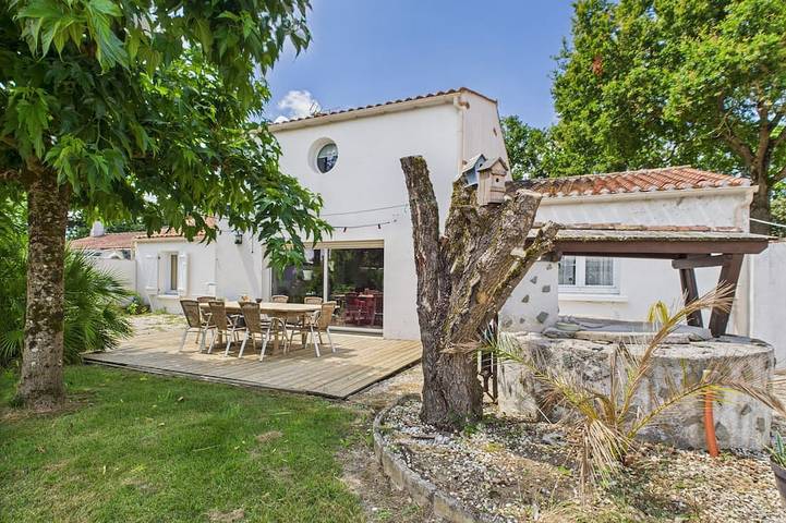 Gîte pour 8 personnes, avec terrasse et jardin à Saint-Révérend