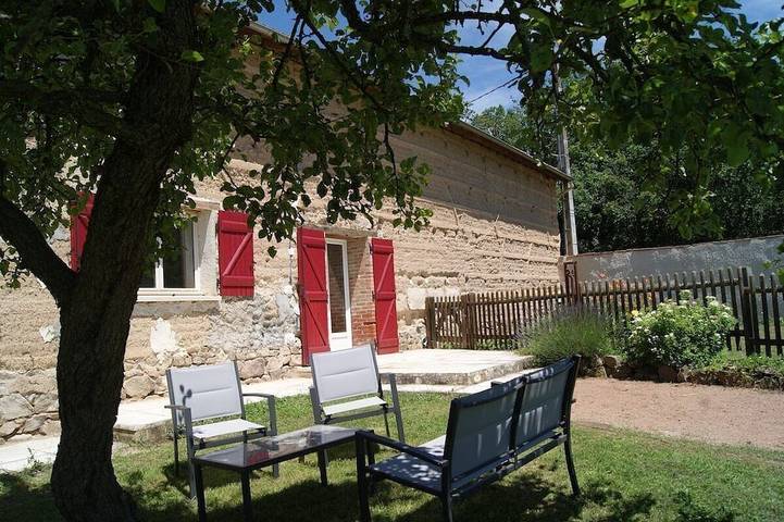 Gîte pour 6 personnes, avec Jacuzzi ainsi que Terrasse et Jardin