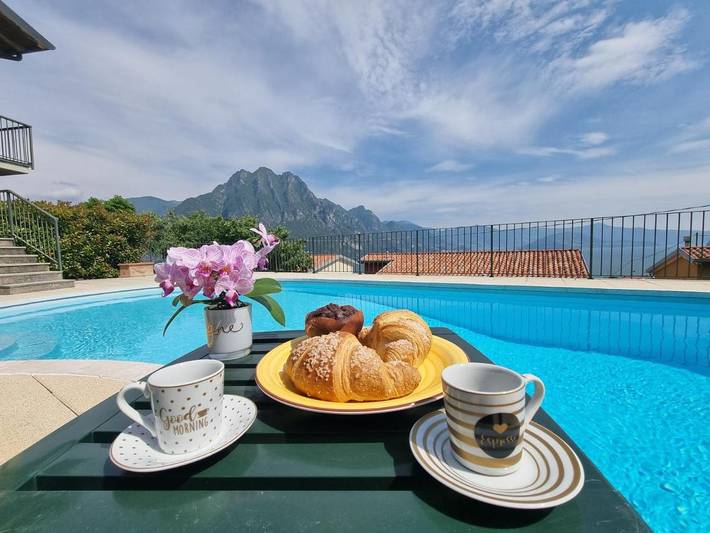 Ferienhaus für 6 Personen, mit Seeblick und Pool sowie Ausblick und Garten am Iseosee