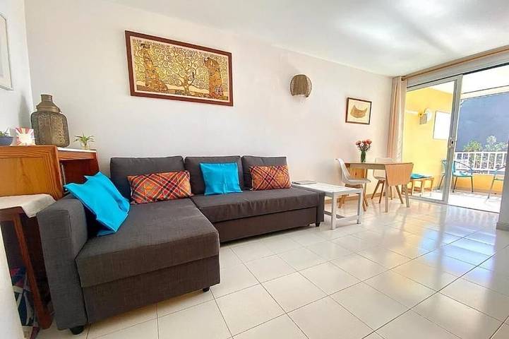 Sunny apartment directly on the Atlantic, the beach is right outside the door! in Tazacorte, La Palma Sud