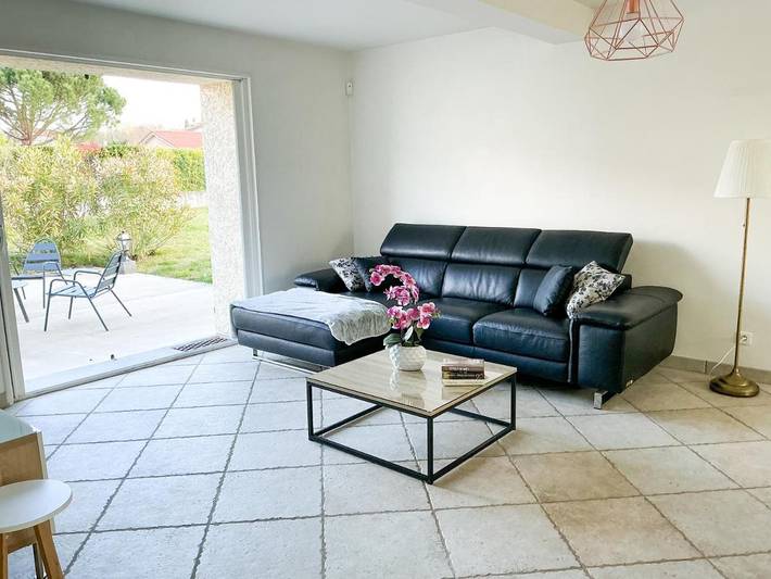 Location de vacances pour 7 personnes, avec jardin à Genas