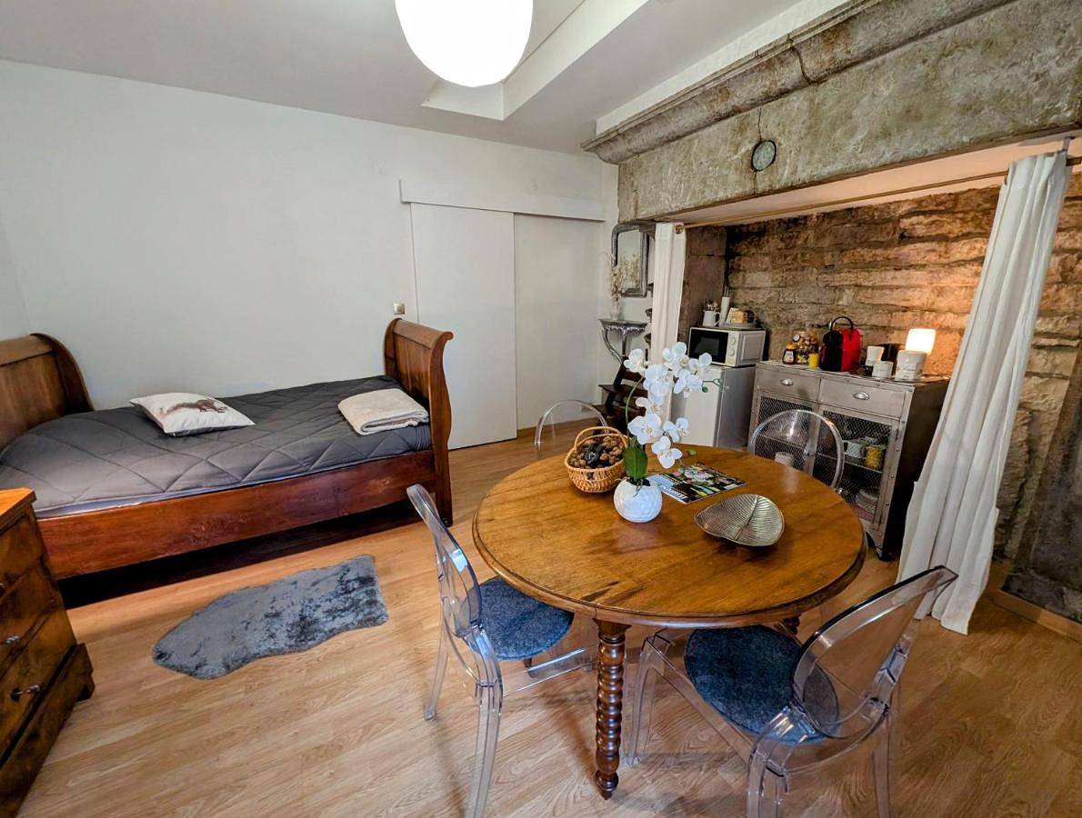 Classic Triple Room in Bucey-lès-Gy, Haute-Saône