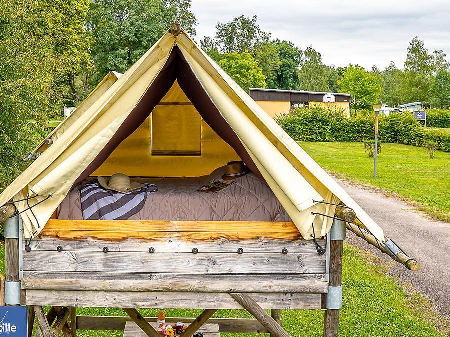 Camping Les Ballastières - Vosges du Sud - Tienda de lona y madera 2 personas - Vivac sobre pilotes 1 habitación in Champagney, Parque natural regional de los Ballons des Vosges