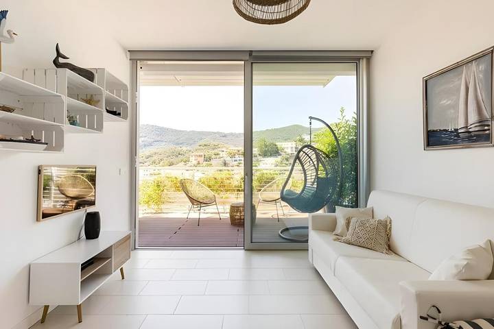 Ferienwohnung für 2 Personen, mit Balkon und Terrasse sowie Garten und Pool