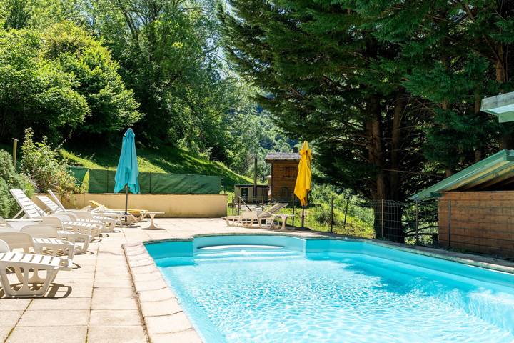 Location de vacances pour 8 personnes, avec sauna ainsi que jardin et jacuzzi, adapté aux familles dans vallée d'Aspe - 2