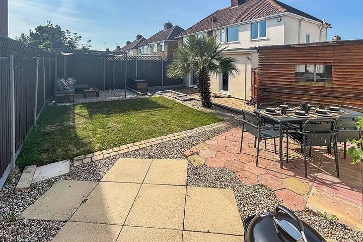 Cottage for 4 people, with garden, with pets in Deal