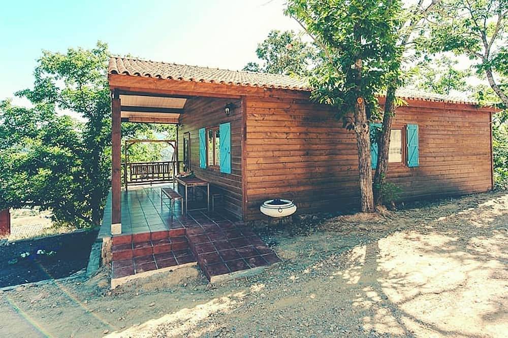 Homerez - Charming house in Cañamero with shared pool in Cañamero, Cáceres Region