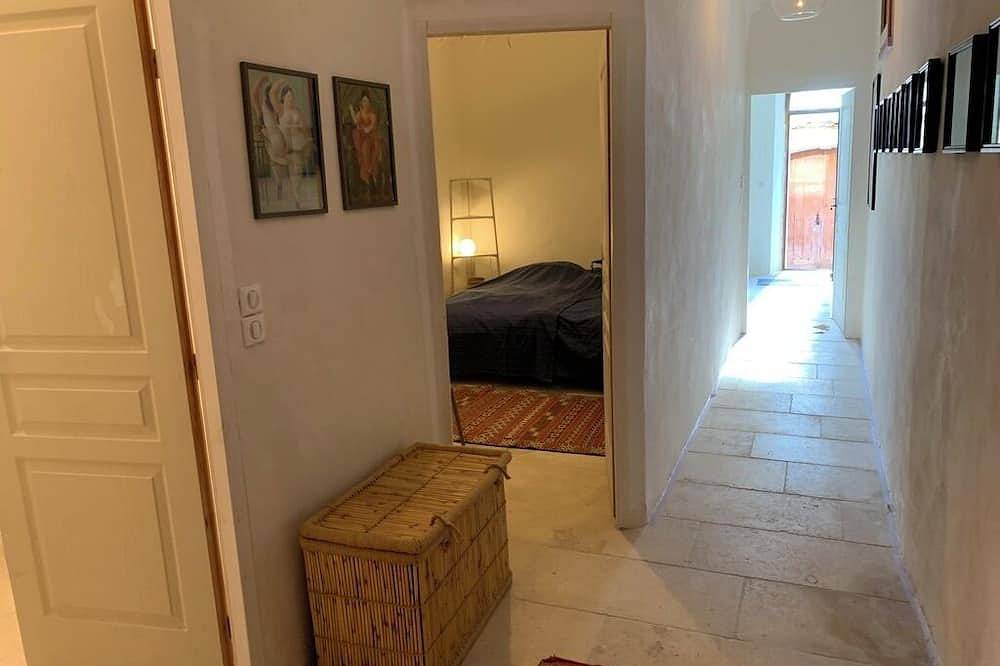 Authentiek huis met ruim en charmant terras en jacuzzi in Serviers-et-Labaume, Nimes und Umgebung