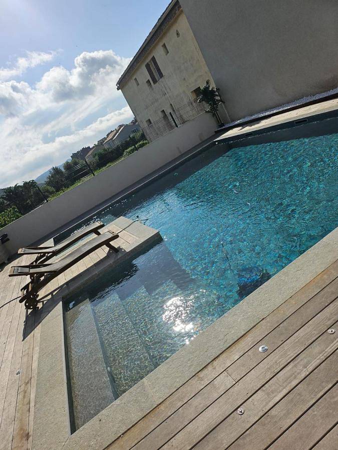Villa pour 10 personnes, avec piscine et terrasse, animaux acceptés