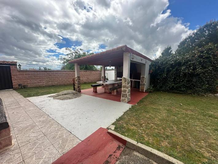 Casa rural para 12 personas, con Balcón y Terraza además de Jardín y Vistas en Narrillos de San Leonardo - 4