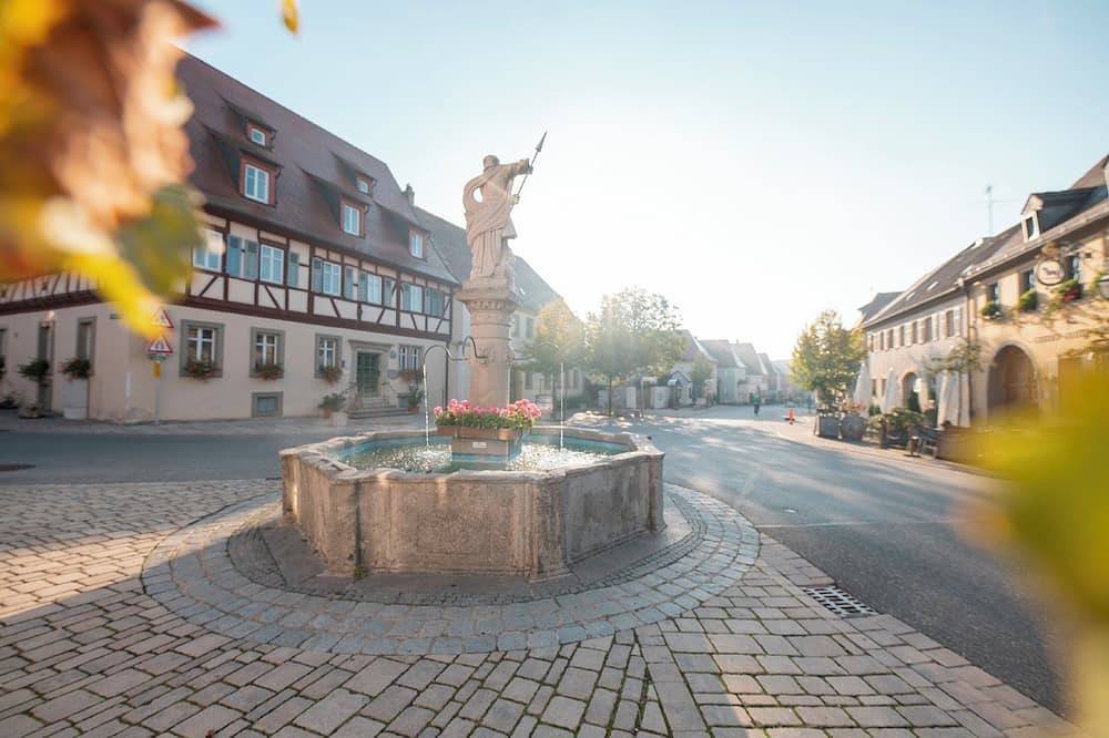 Ferienhaus Maison Eveline 104qm mit Sauna und Jacuzzi in Sommerach, Fränkisches Weinland