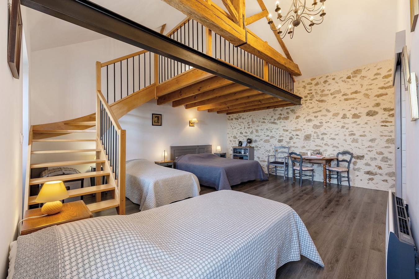 Chambre d’hôtes Elisabeth Familiale 6 pers avec jardin partagé et Wi-Fi in La Flocellière, Fontenay-le-Comte
