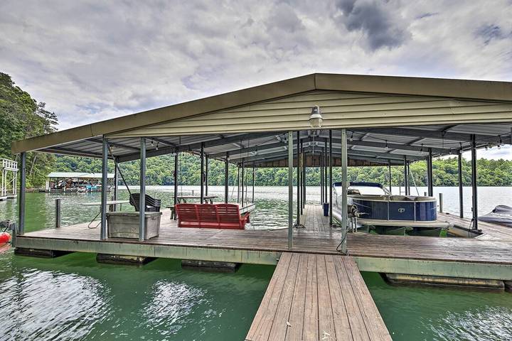 Vacation house for 15 people, with balcony/terrace and hot tub in Norris Lake