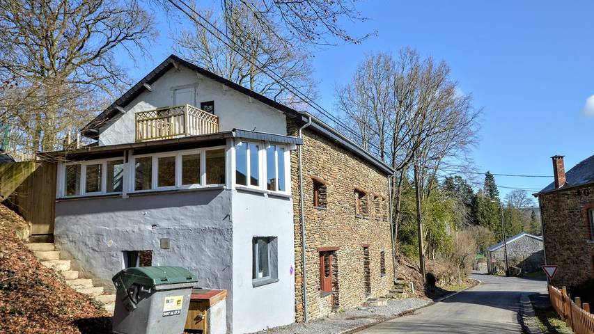 Maison de vacances pour 30 personnes, avec sauna ainsi que jacuzzi et jardin à Lierneux
