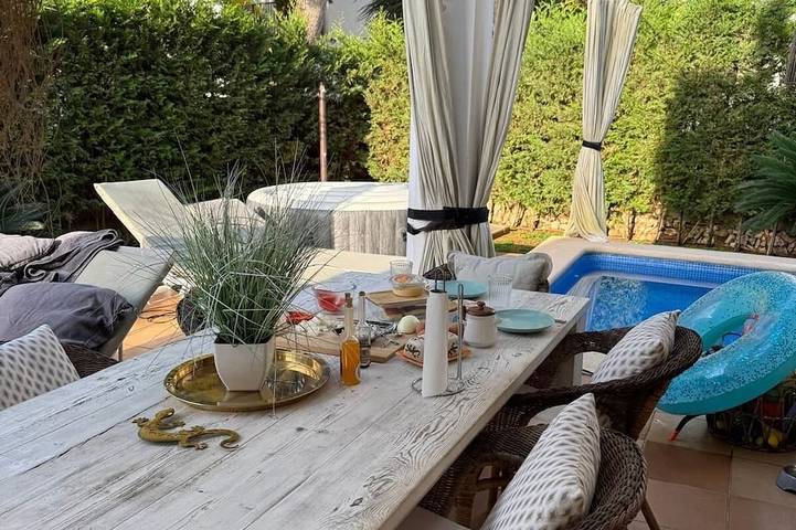 Holiday home for 6 people, with garden and pool as well as terrace, with pets - 1