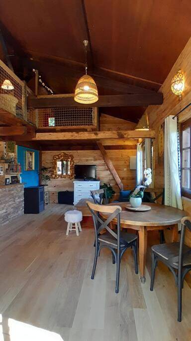 Gîte pour 4 personnes, avec Terrasse et Vue à Dingy-Saint-Clair
