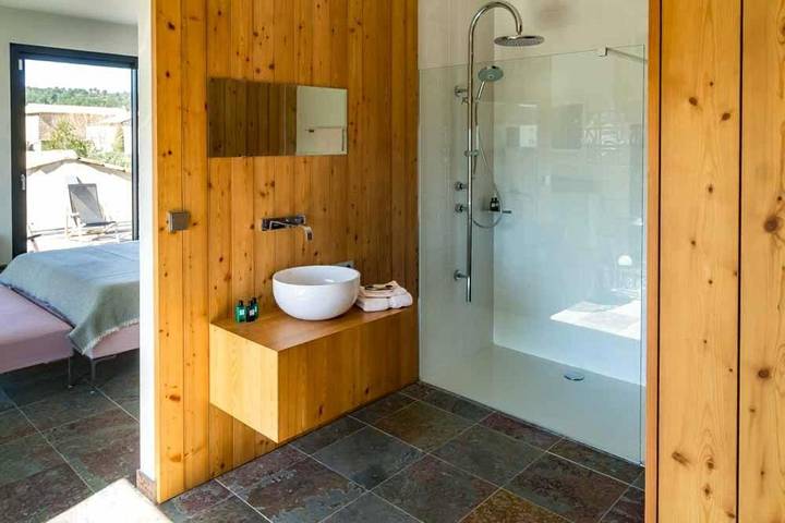 Chambre d’hôte pour 2 personnes, avec jardin ainsi que vue et piscine à Cabrières-d'Avignon - 4