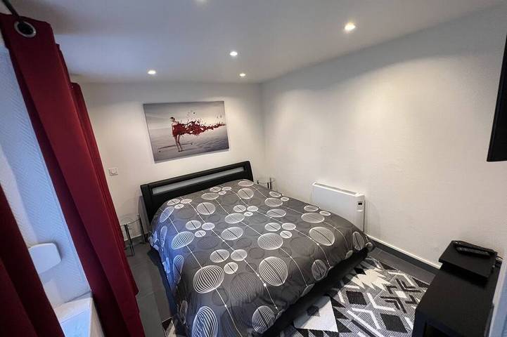 Appartement entier, Appart Spa Privatif entièrement meublé in Reims, Marne