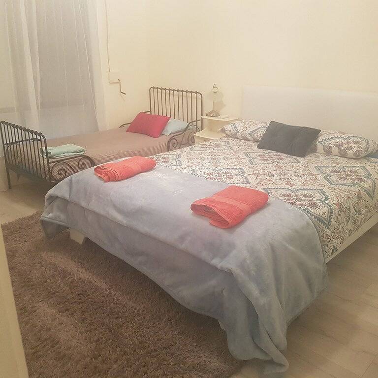 Wunderschönes Mid Century Modern Pool House zwischen Cbd / Glenelg. Schlaf 20 in Adelaide, South Australia