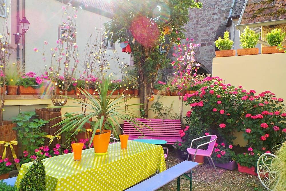 Maison et jardin vibrants dans cadre villageois coloré prêt à vivre in Ribeauvillé, Parc naturel régional des Ballons des Vosges