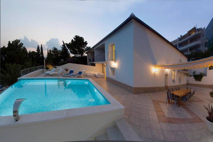 Villa pour 10 personnes, avec jardin ainsi que piscine et vue à Brela - 2