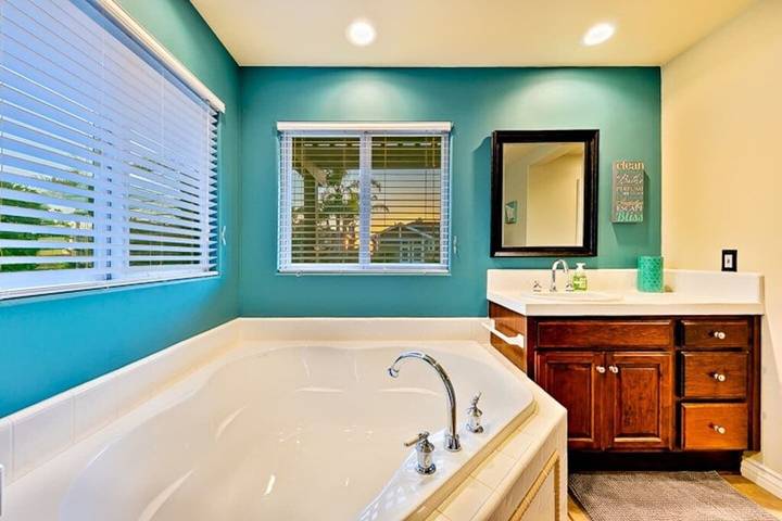 Vacation rental for 9 people, with hot tub and yard in Carlsbad