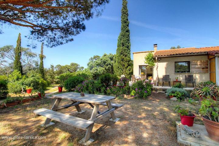 Casa de huéspedes para 4 personas, con terraza además de jardín y vistas - 1