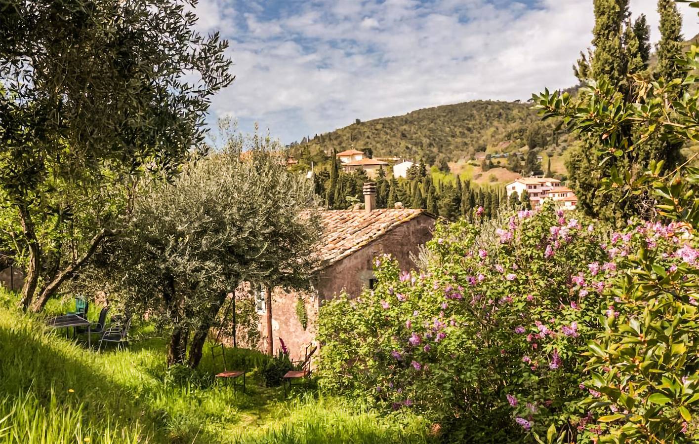 Ganze Ferienwohnung, Gemütliche 1-Zimmer-Wohnung mit WLAN und Terrasse in der Nähe des Stadtzentrums von Montecatini in Montecatini Val di Cecina, Pisa Provinz
