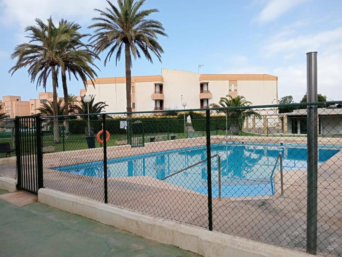 Apartamento entero, Ct 288 Al - Faro's Retamar Cuddly Nest for 2 in Retamar, Almería