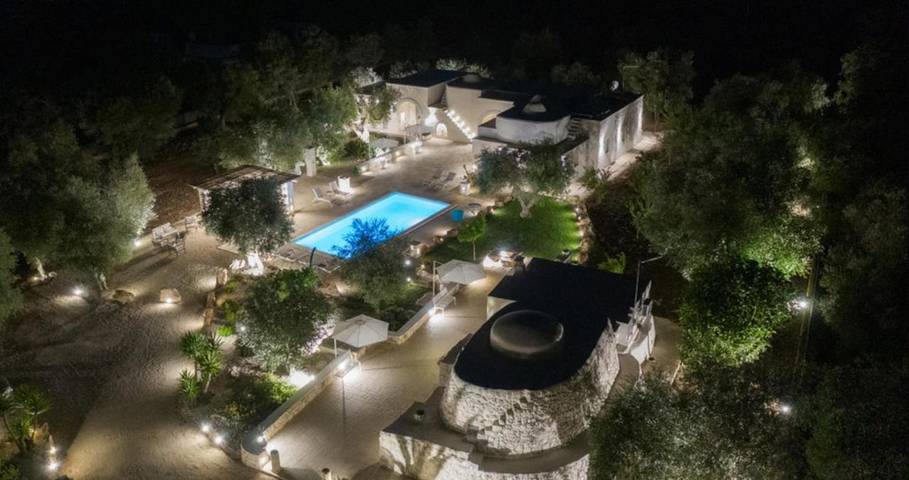 B&b voor 14 personen, with tuin and whirlpool as well as zwembad in Ostuni