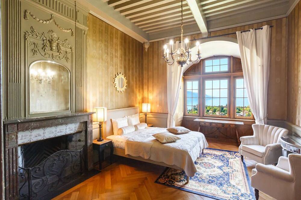 Antique apartment in the Xv century Castle in Tavel VD, Montreux