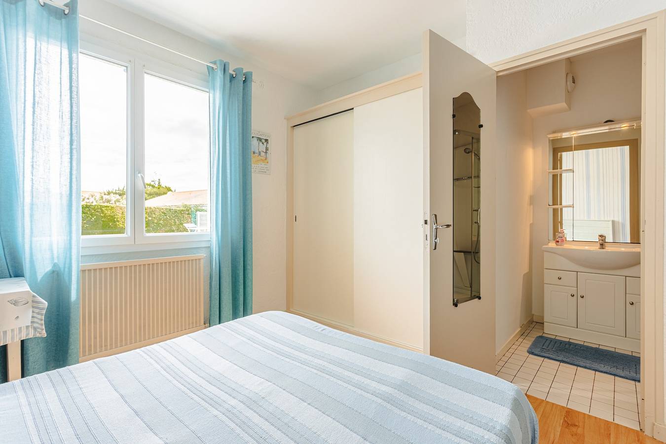 Chambre d'hôtes 'Le Grillon' avec terrasse partagée, jardin partagé et Wi-Fi in La Brée-les-Bains, Côte de Beauté