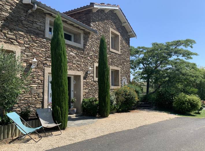 Chambre d’hôte pour 2 personnes, avec jardin et piscine dans la Loire - 2