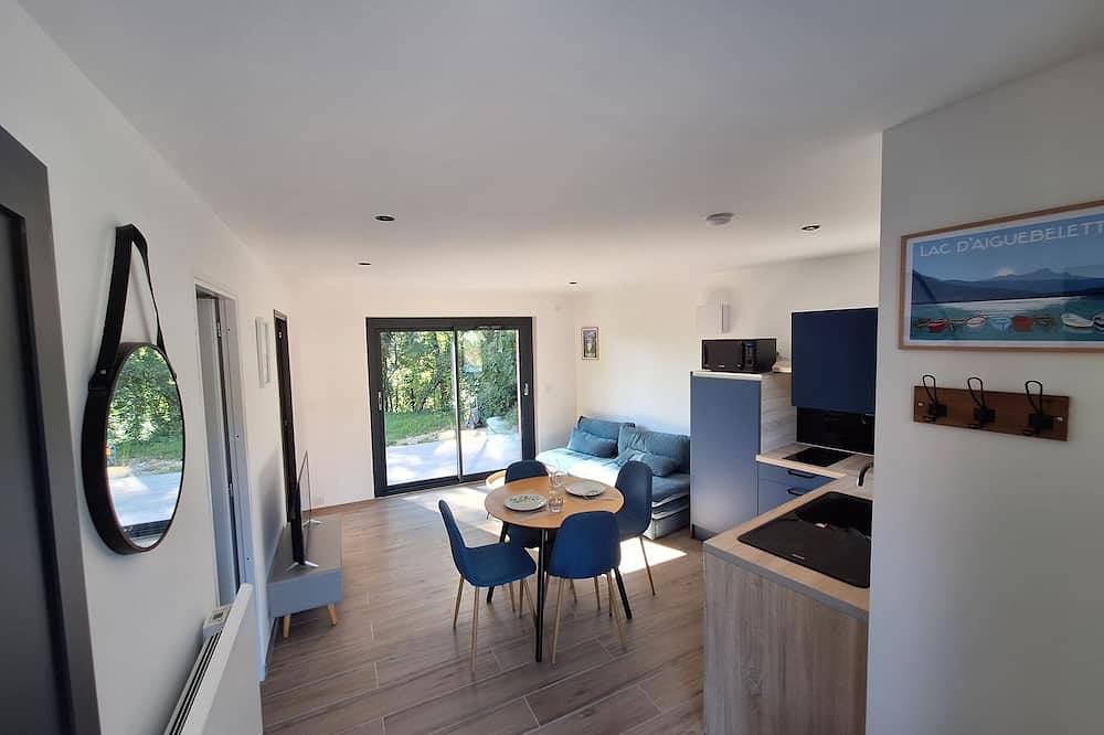 Appartement entier, Studio neuf à 2 pas du lac de aiguebelette in La Bridoire, Région de Chambéry