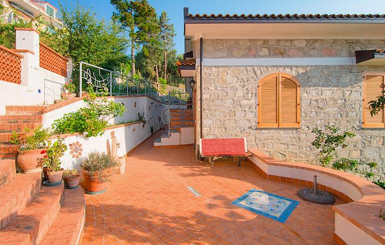 Appartement de vacances entier, Appartement avec vue sur la mer, terrasse et parking, à 2,5 km de la plage in Ascea, Cilento Coast