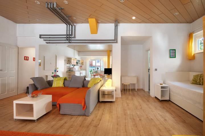 Appartamento intero, Appartamento in stile loft a Nürtingen con balcone e vicino al Neckar in Nürtingen, Circondario di Esslingen