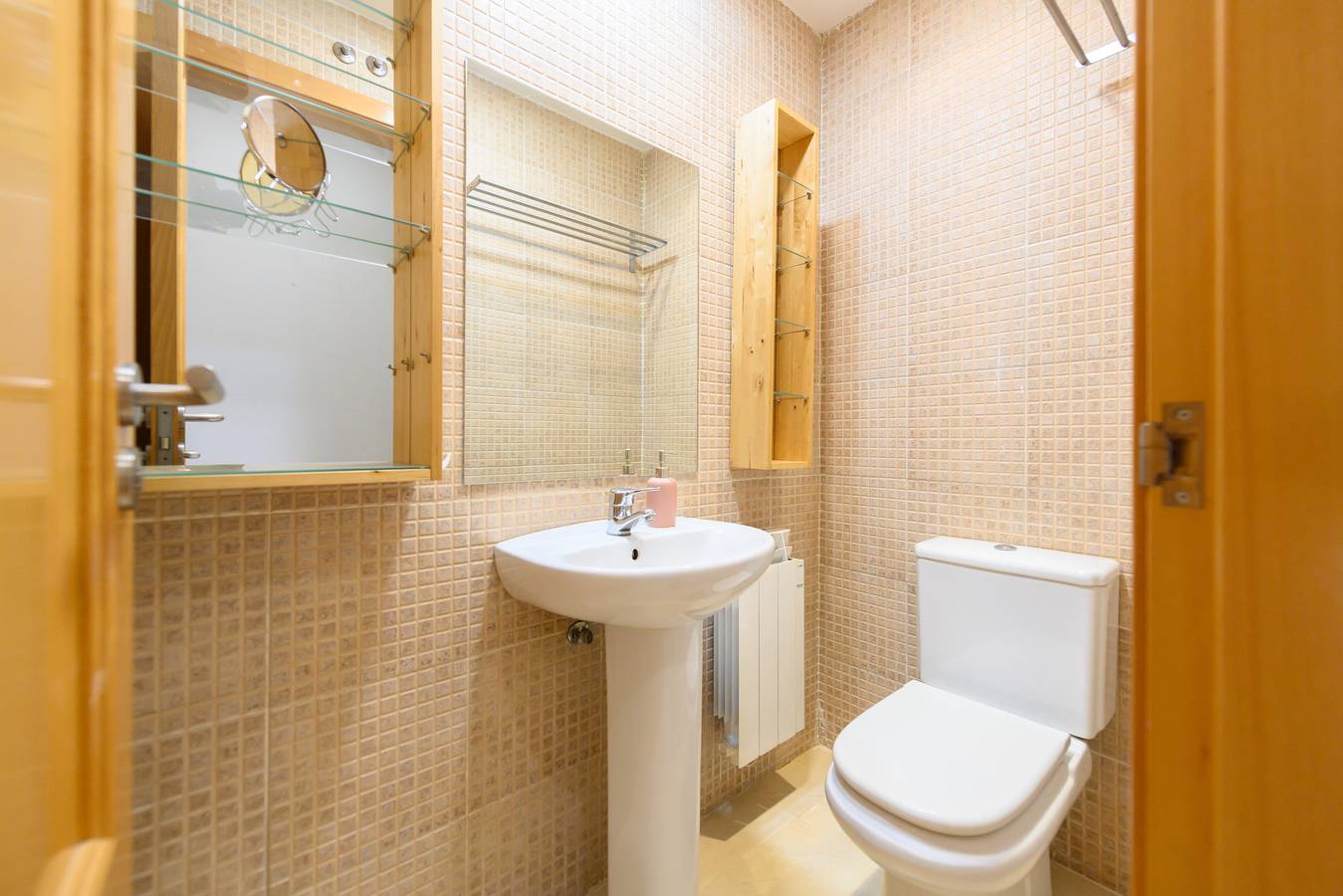 Appartement entier, M (Din133B)Apartamento de 2 Dormitorios a Pasos de in Centro (Madrid), Madrid