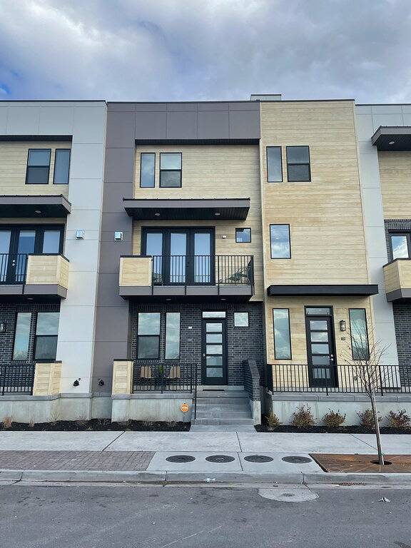Luxury Downtown Spacious 3 bedroom New Modern Townhome in Provo, Utah Lake