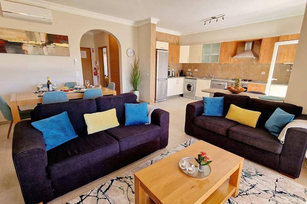 Three-Bedroom House in Santa Maria, São Gonçalo de Lagos