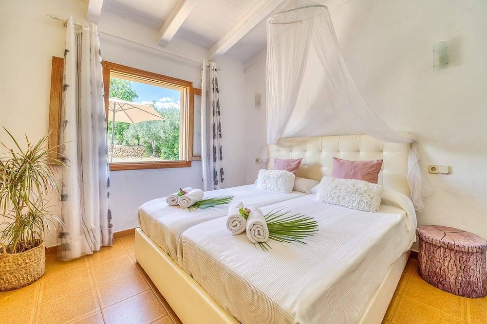 Country House in Mallorca with Private Pool in Font de sa Cala, Capdepera
