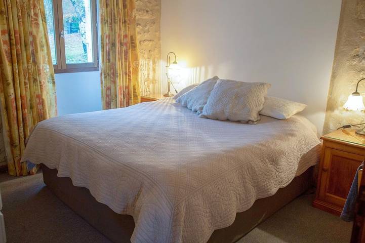 Location de vacances pour 12 personnes, avec jardin et piscine à La Rochebeaucourt-et-Argentine - 2