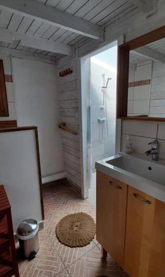 Gîte pour 3 personnes, avec jardin et terrasse ainsi que vue et piscine à Châteauneuf-de-Bordette - 4