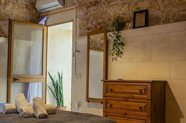 Serene Country House for Beach and Trekking Lovers in Xaghra, Gozo