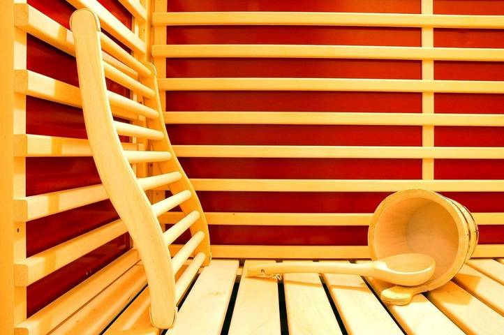 Location de vacances pour 2 personnes, avec piscine et terrasse ainsi que vue et sauna à Le Locle - 4