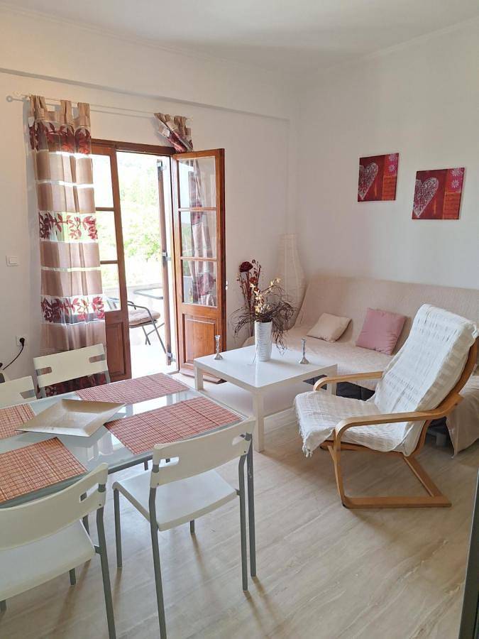 Ferienwohnung für 4 Personen, mit Ausblick und Terrasse sowie Garten