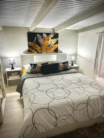 Gîte pour 2 personnes, avec terrasse ainsi que jacuzzi et jardin à Capesterre-Belle-Eau